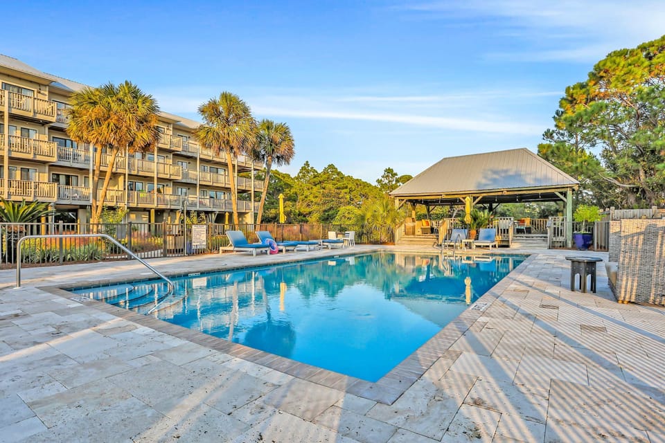 Beachview studio with full kitchen, shared pool and beach access Apartment in South Walton County