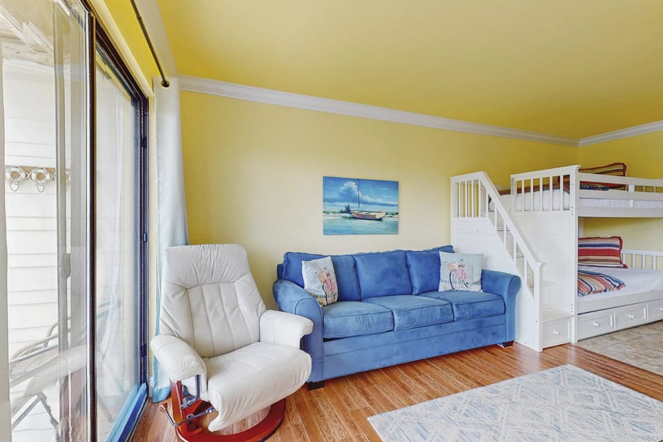 Beachview studio with full kitchen, shared pool and beach access Apartment in South Walton County
