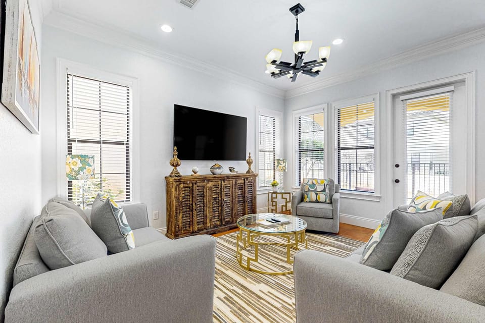 Lakefront Mediterranean-style home with pool, tennis & 6-seater golf cart House in Miramar Beach