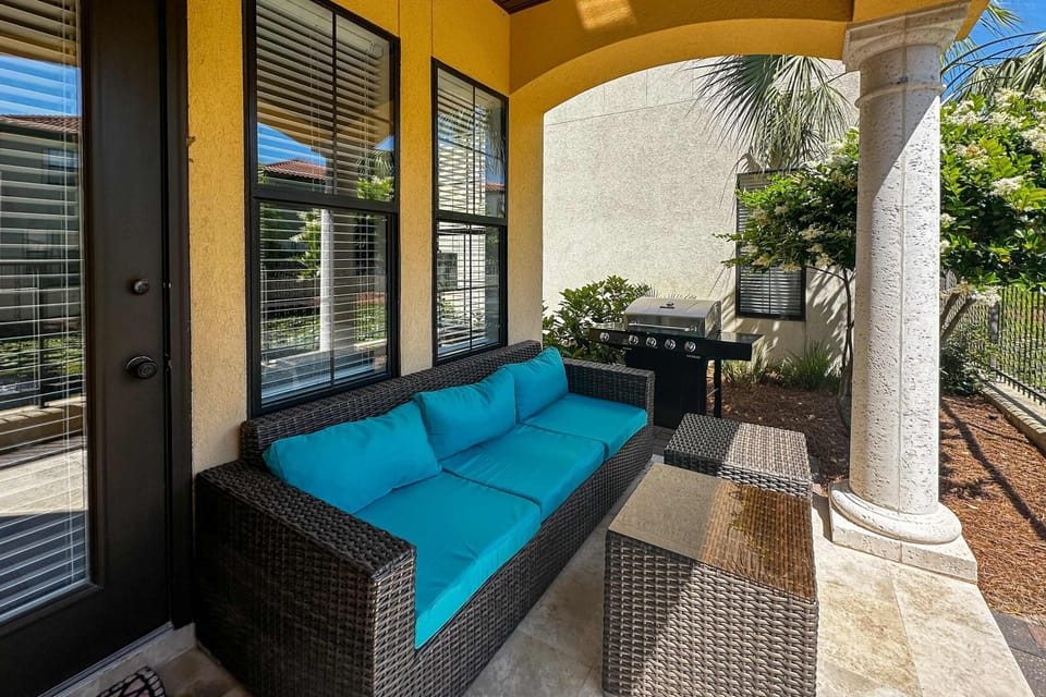 Lakefront Mediterranean-style home with pool, tennis & 6-seater golf cart House in Miramar Beach