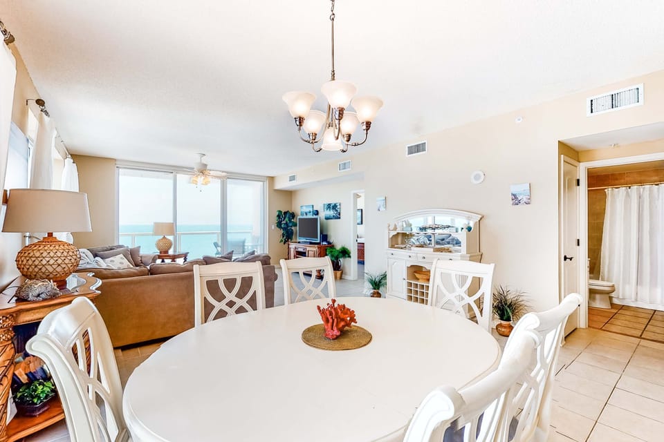 11th Floor Gulf Front Condo Great Amenities & Private Beach Access Apartment in Pensacola Beach