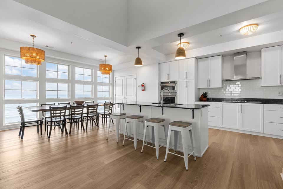 1st Floor Kitchen/eating area Ocean View - 1st Floor
Kitchen with eating areas and Ocean Front Views