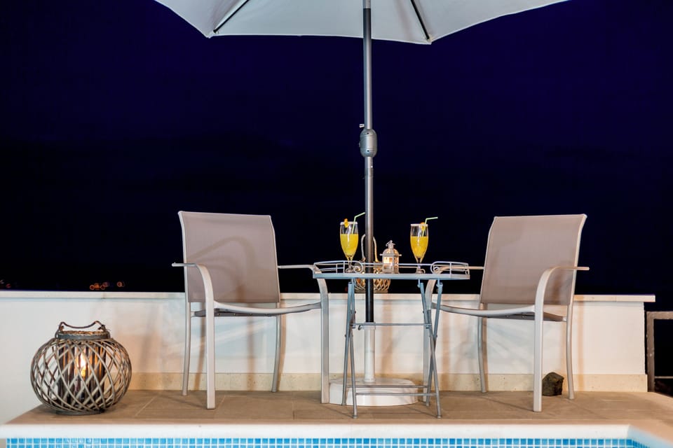 Sitting area near pool.