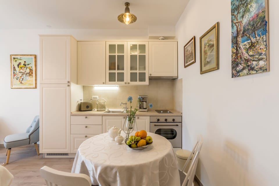 Kitchen and dining area.