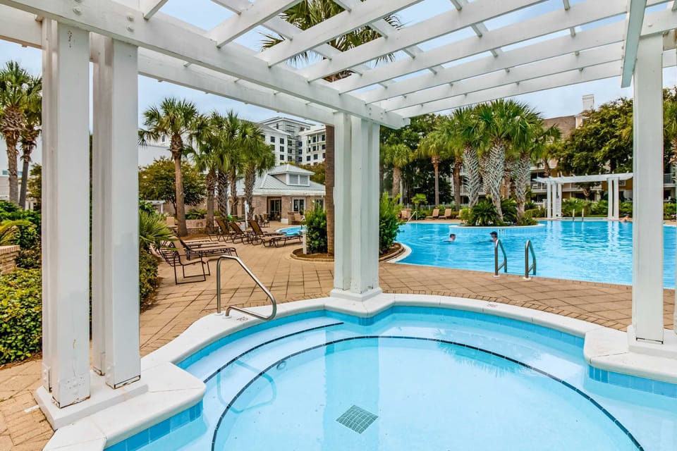 Nautically-themed condo with shared pool,hot tub - close to the beach & bay House in Miramar Beach