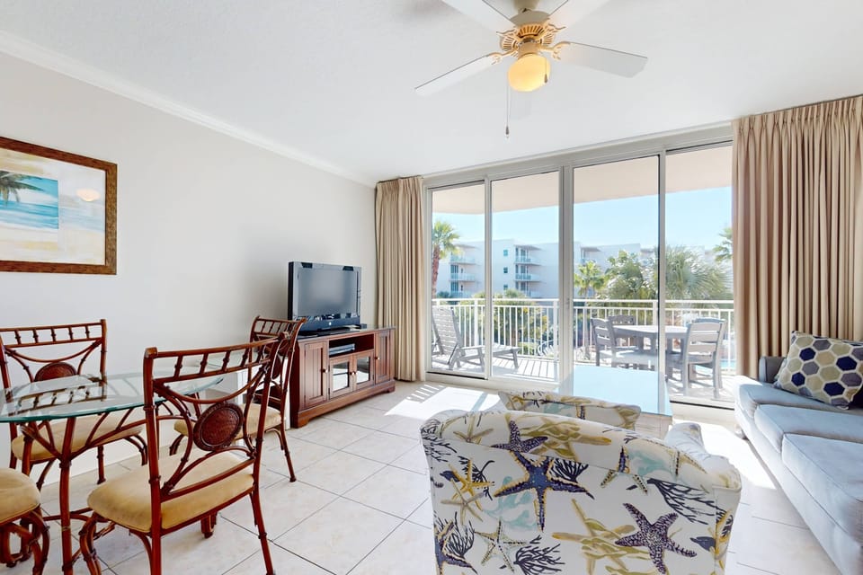 Island condo with pool, Gulf-view balcony, lazy river, beach access, & bunk beds Apartment in Okaloosa Island