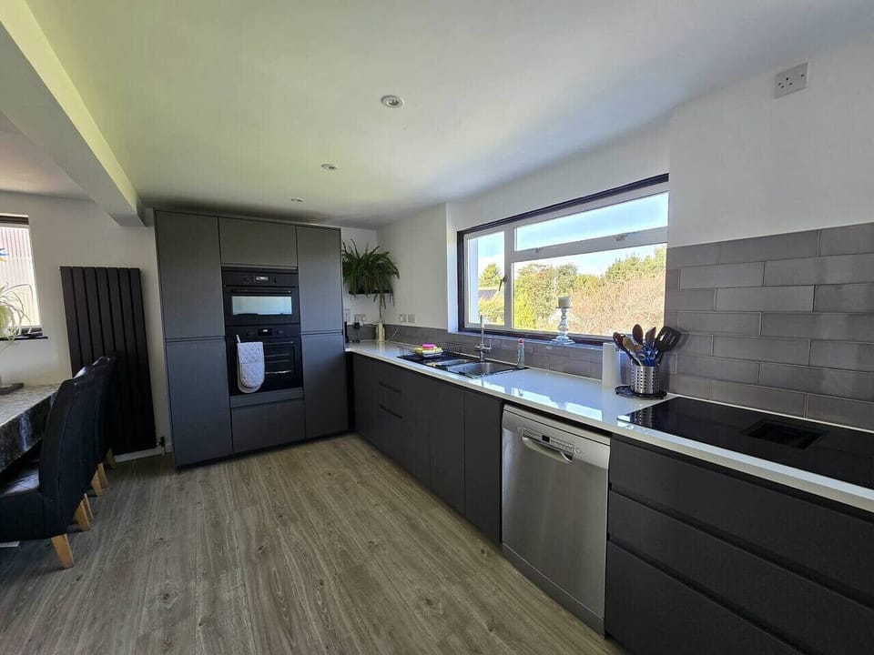 Use this kitchen for cooking, with a sink, dishwasher, hob, and extensive storage.