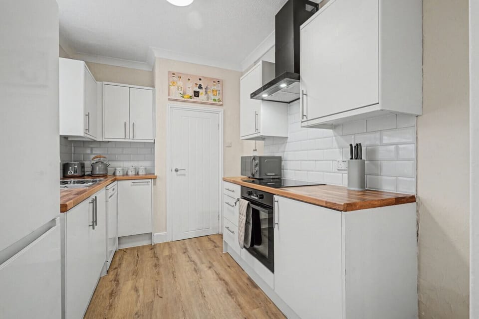 Fully equipped kitchen area