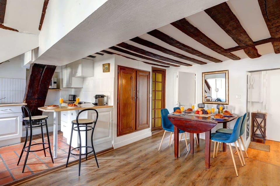 The kitchen and dining area