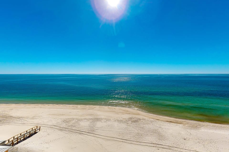 Terrific Gulf-Front Condo with Shared Outdoor Pool, Central AC, Private Balcony Apartment in West Beach