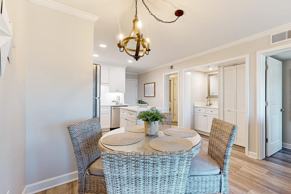 Renovated gulf front condo with fitness center, multiple pools, & beach access Apartment in Alabama