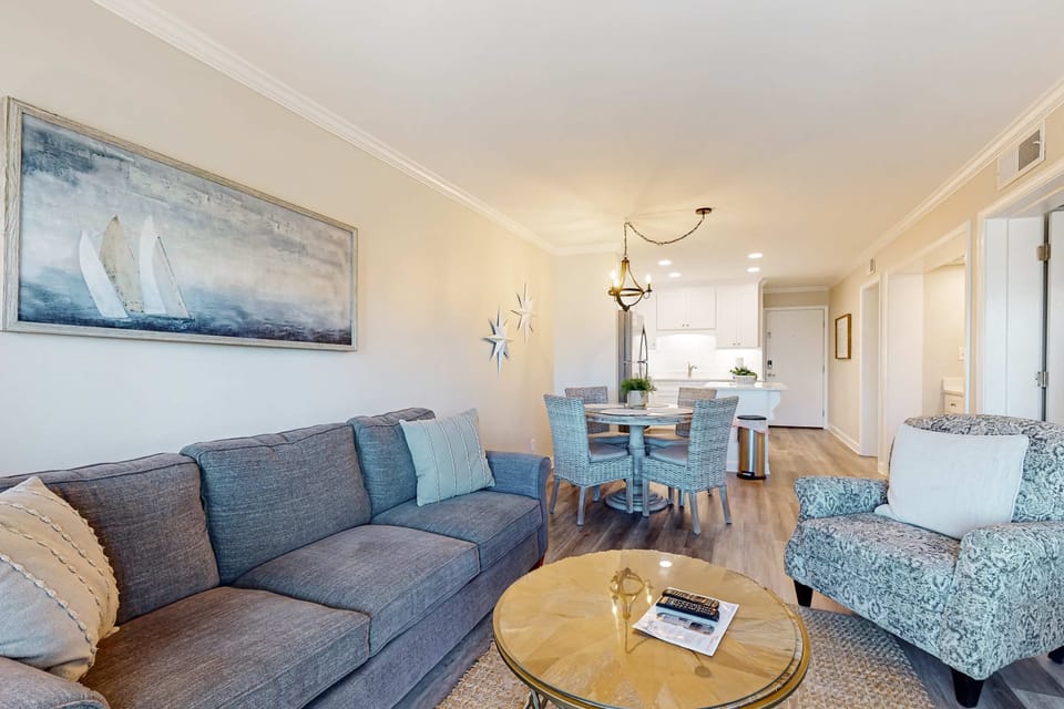 Renovated gulf front condo with fitness center, multiple pools, & beach access Apartment in Alabama