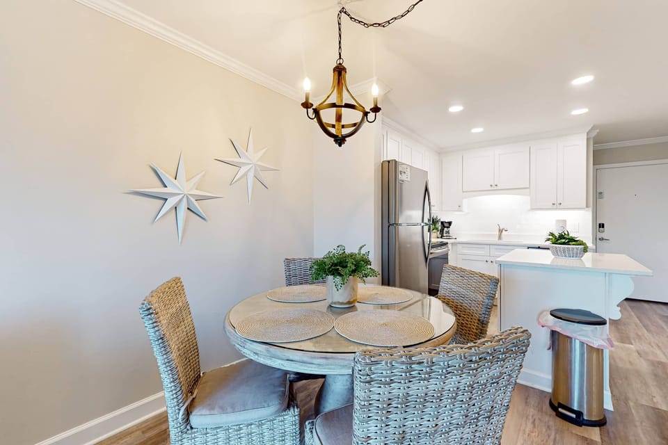 Renovated gulf front condo with fitness center, multiple pools, & beach access Apartment in Alabama