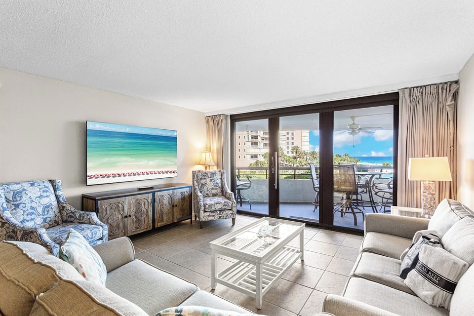 Edgewater 306 Living Room Alt