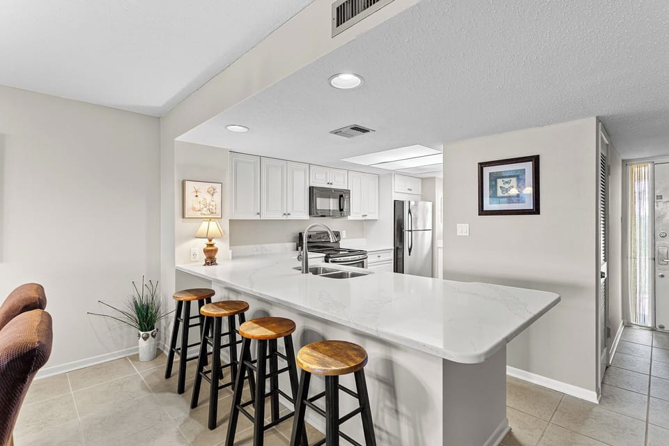 Edgewater 306 Kitchen