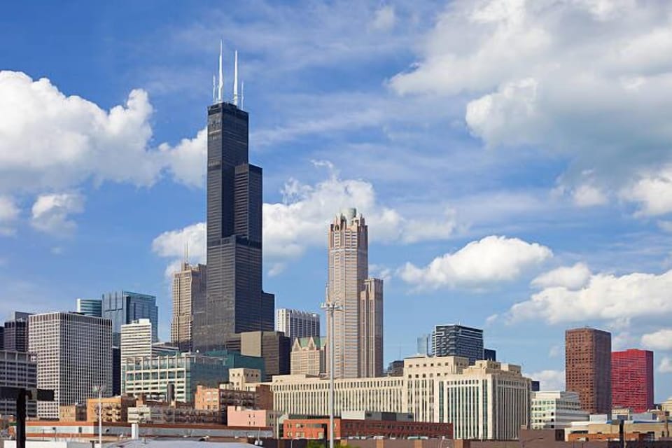 Chicago skyline featuring Willis Tower, just minutes from LIVN West Loop with easy access to the city’s top attractions.