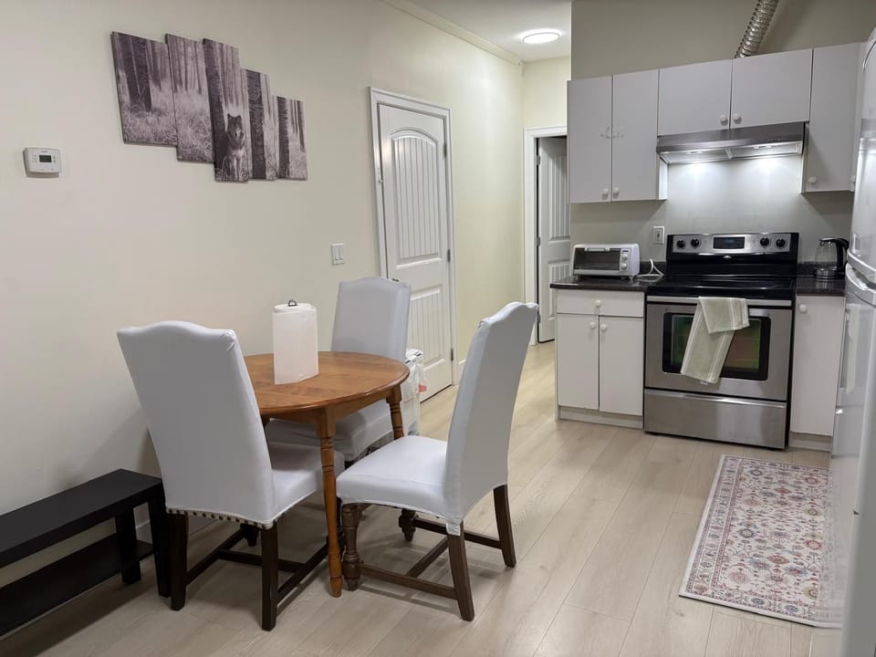 Cozy & Comfortable Home Away From Home House in Surrey