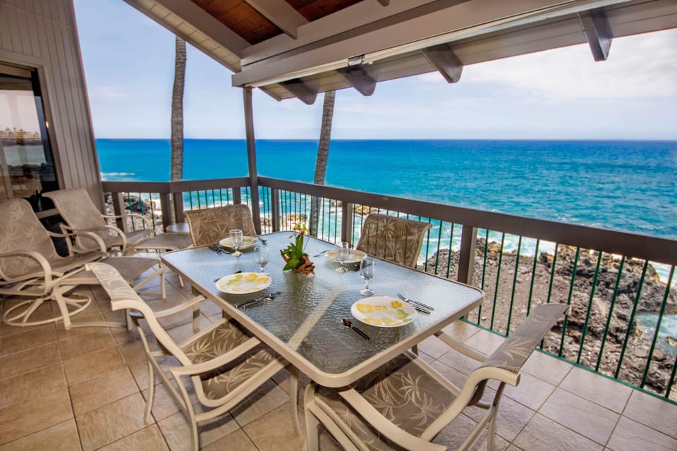Huge oceanfront lanai for dining and just taking in the incredible view!
