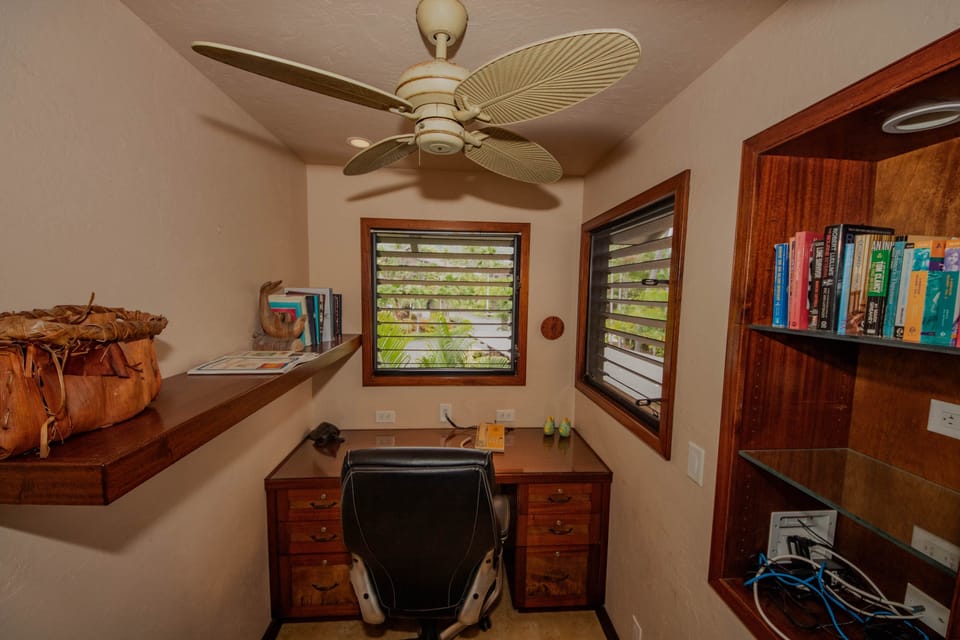 Excellent office area!