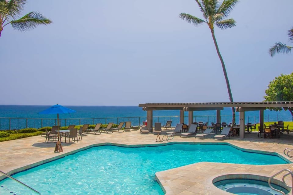Gorgeous oceanfront pool onsite!