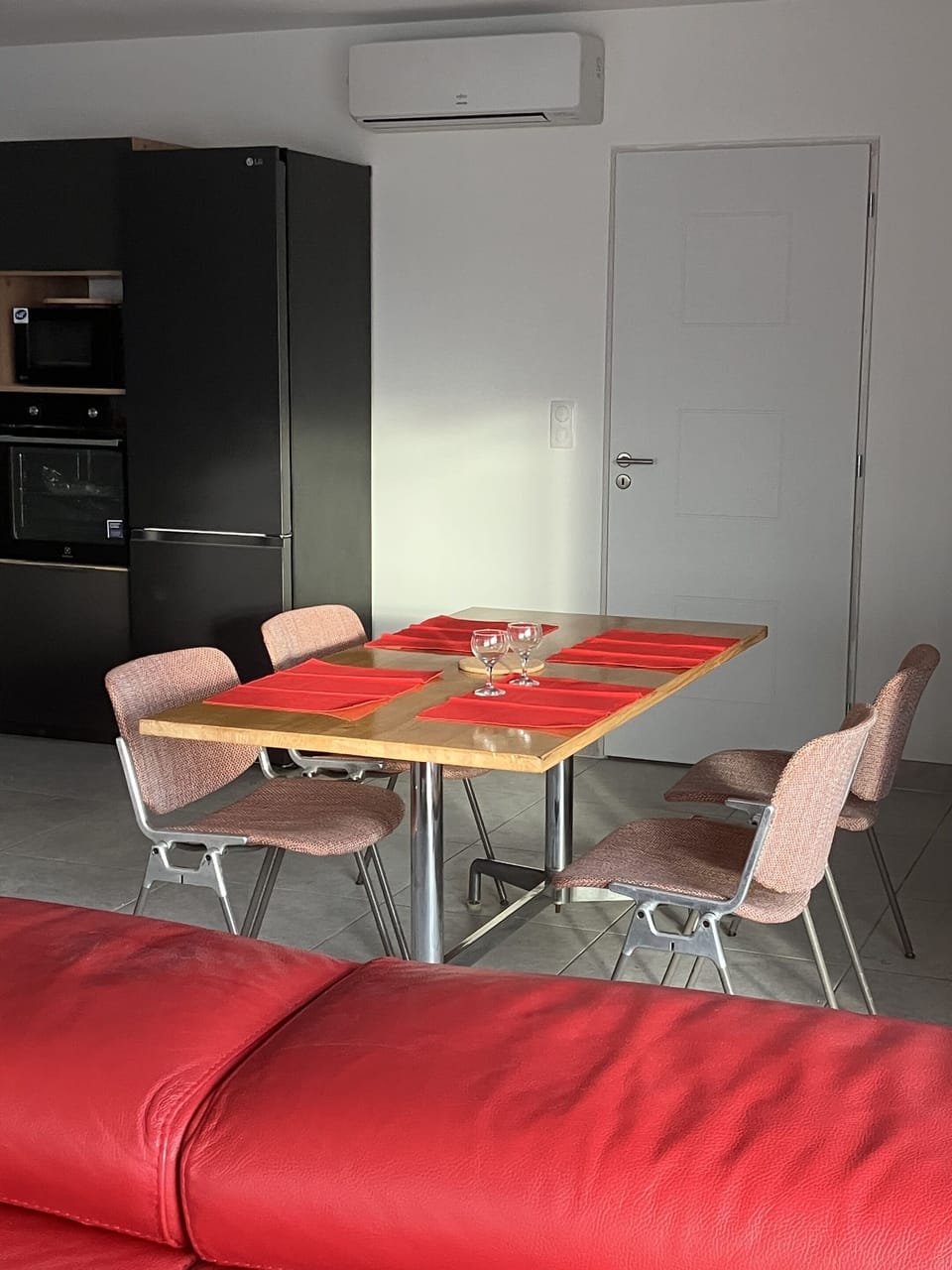 dining table for 4-8 persons