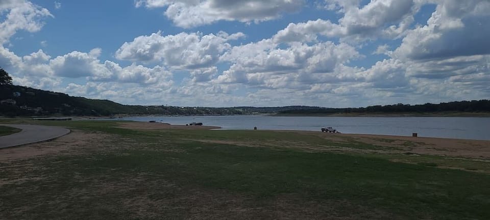 Large private park right on Lake Travis
