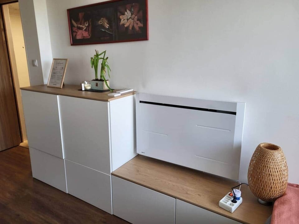 Entrance to the studio / Entrée du studio