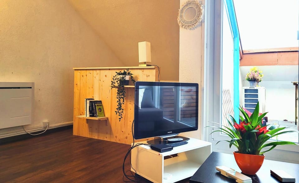 18_Studio 2 living room 2