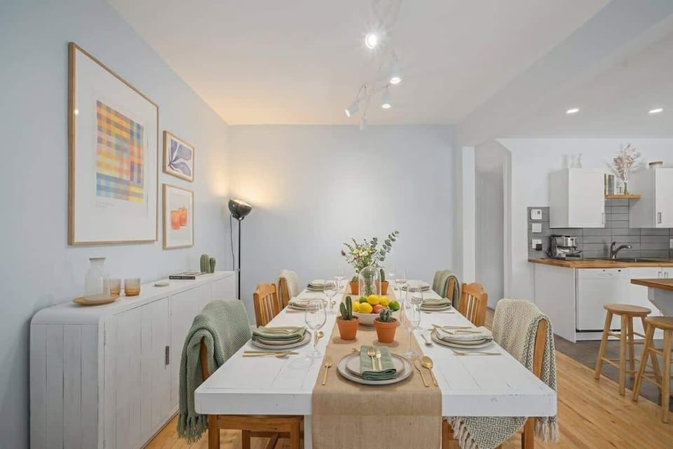 Dining area seat 8