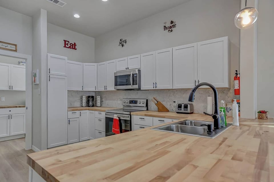 A fully furnished kitchen to make you feel right at home!