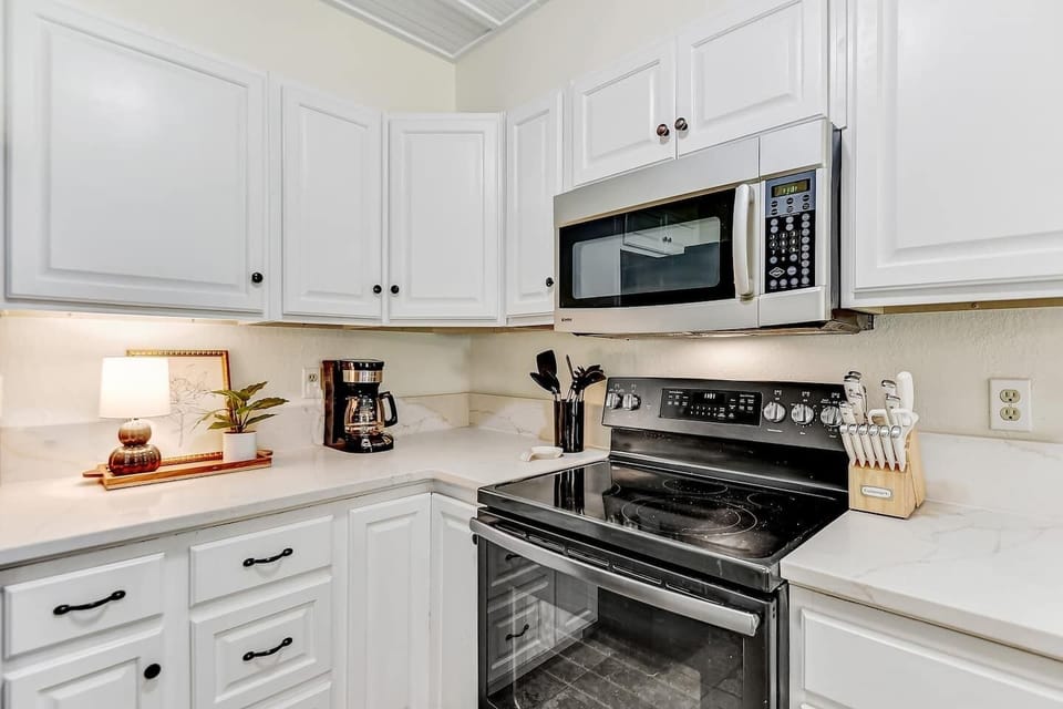 New Stainless steel appliances and 5 burner glass cook top