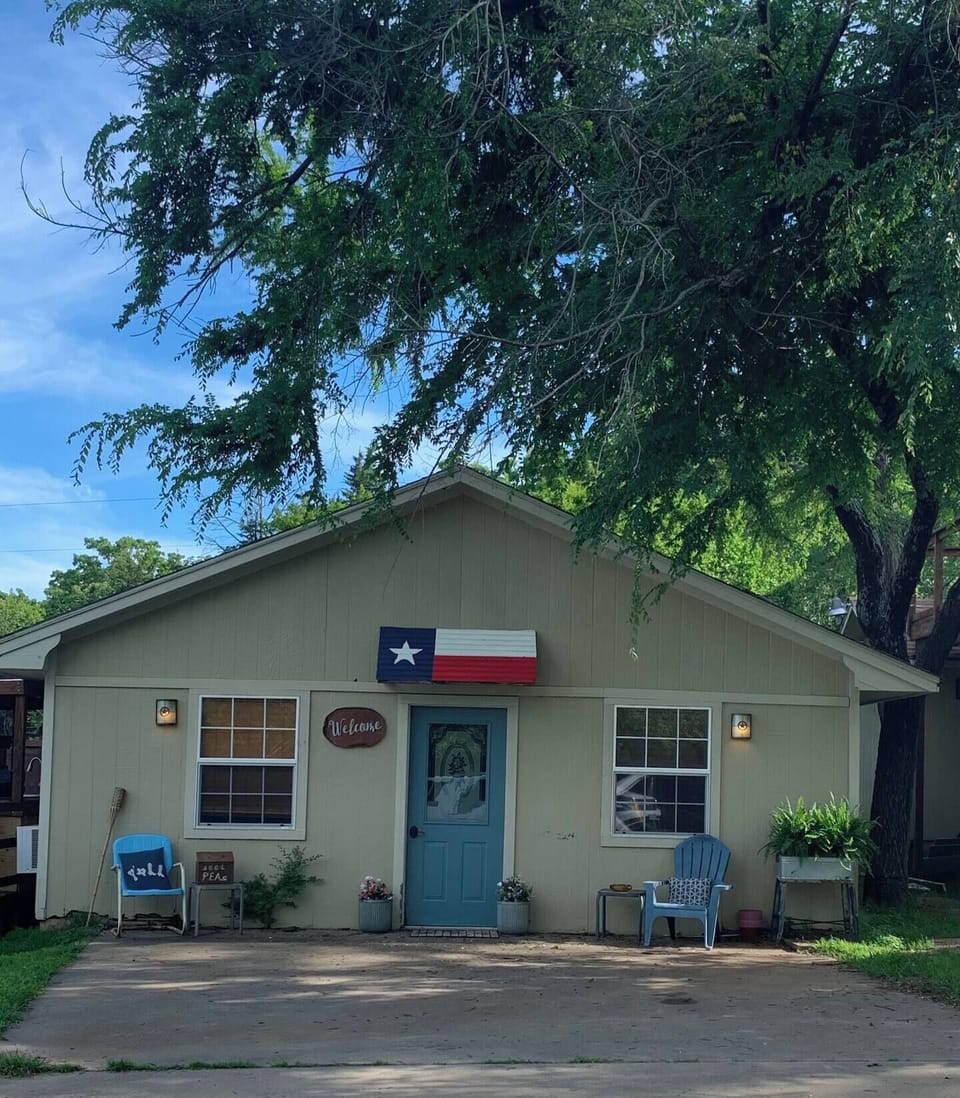 Come enjoy your little piece of heaven!