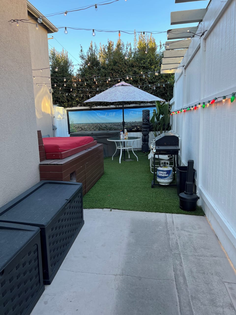 Patio area, day bed  and jacuzzi