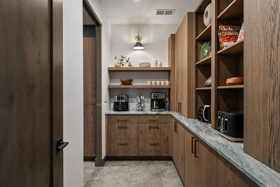 Walk-In Kitchen Pantry