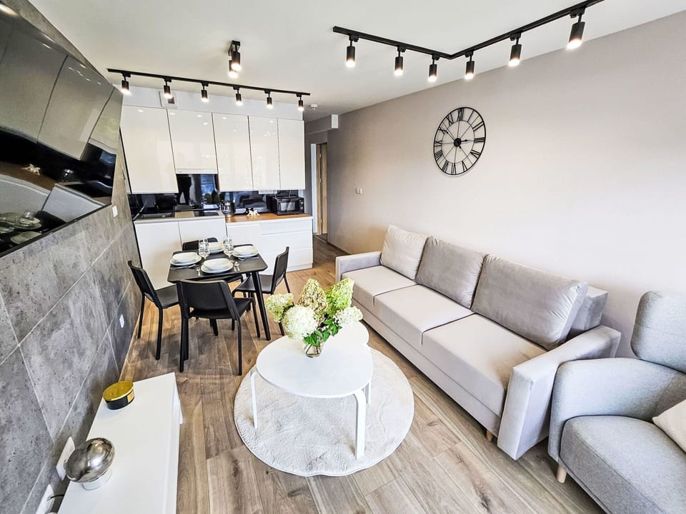 Water, Boat, Plant, Plant Community, Watercraft, Tree, Vehicle, Boats And Boating--Equipment And Supplies, Lake, Outdoor Recreation