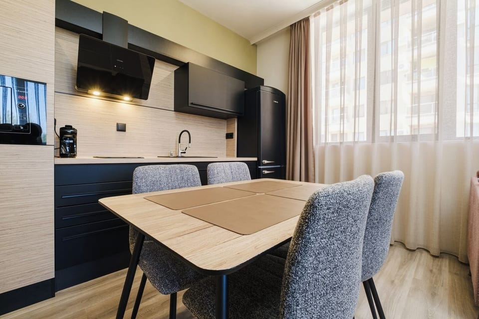 Bright and social space, perfect for enjoying a meal or working remotely in comfort.