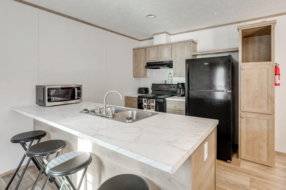 Dining Bar | Kitchen