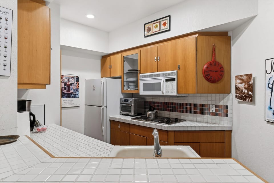 Cozy kitchen with breakfast bar seating — fully equipped for easy mornings, quick bites, and après-adventure meals.