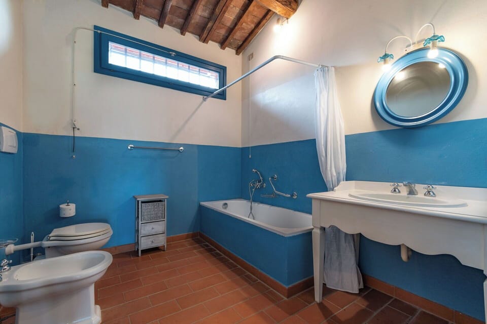 Autumn, Bathroom, Spring, Summer, Winter