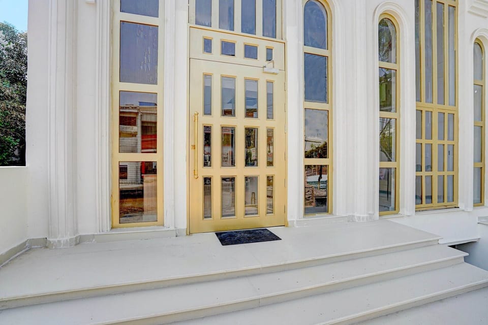 Entrance / Reception