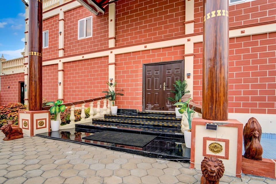 Entrance / Reception