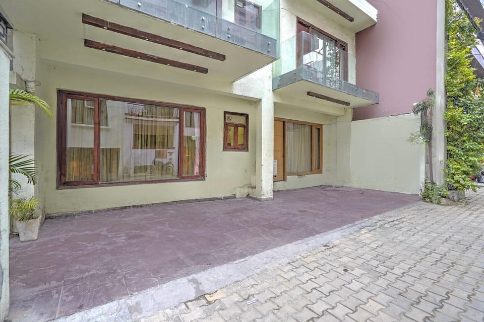 Entrance / Reception