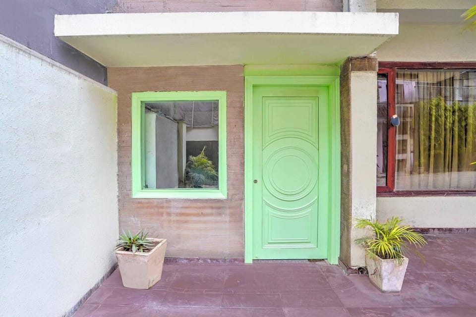 Entrance / Reception