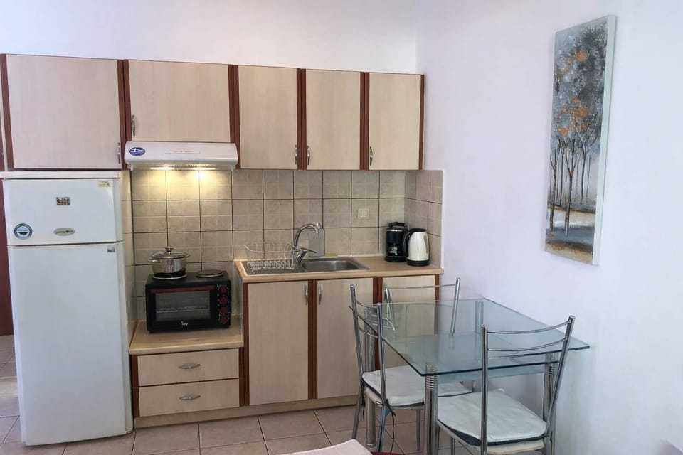Fully equipped kitchenette with everything needed to prepare simple meals or breakfast. It includes a stovetop, small oven, kettle, sink, a coffee machine and storage, ideal for convenient self-catering during your stay
