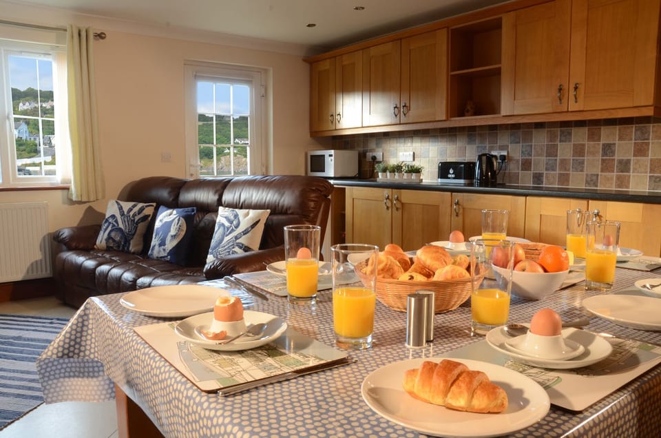 Kitchen Dinner Lounge 