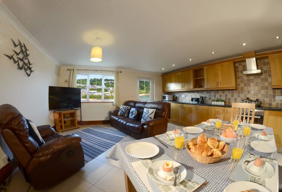 Kitchen Dinner Lounge
