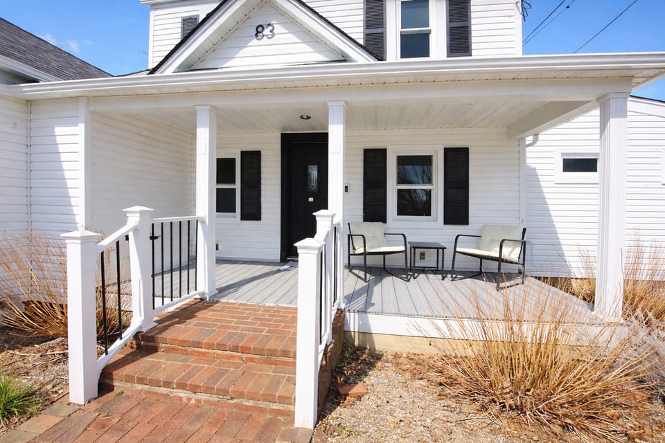 Front entrance with rocking chairs