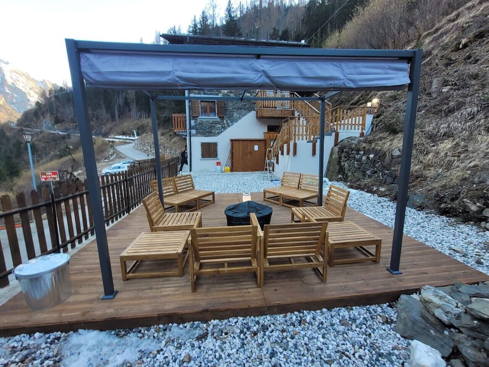 Giardino con barbecue