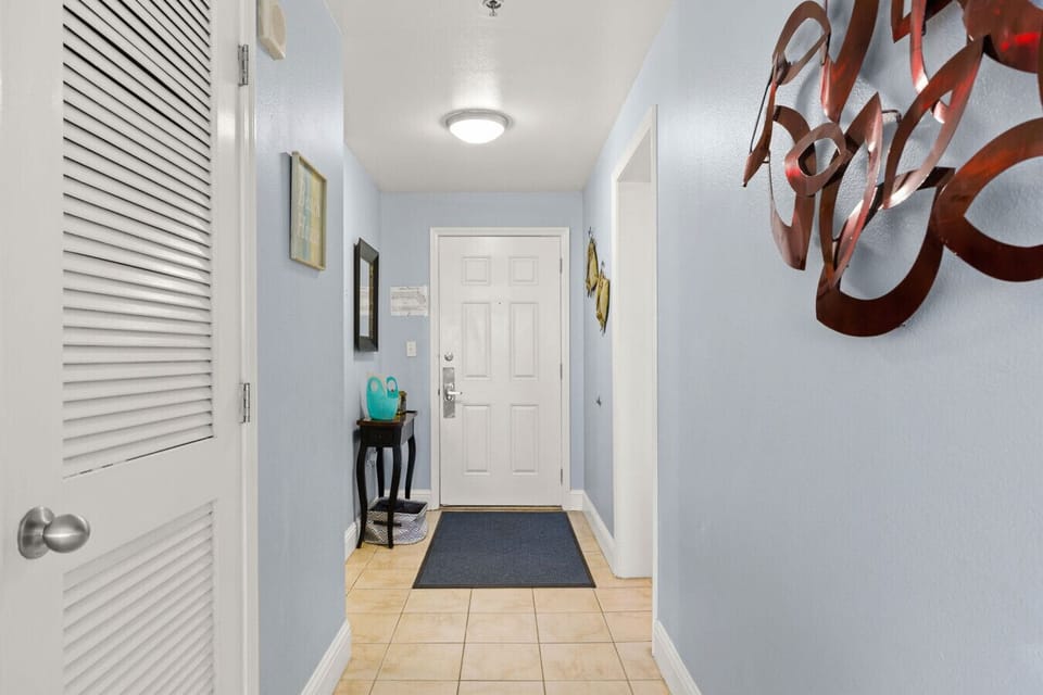 Condo`s Interior Entrance/Hallway