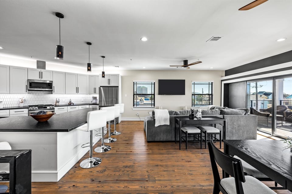 Living Area: Bright and stylish space with great views, perfect for gatherings or relaxation!